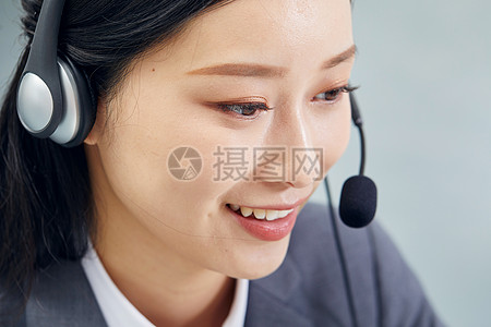 客服女性在商務(wù)咨詢服務(wù)中的關(guān)鍵角色與專業(yè)素養(yǎng)